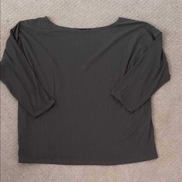 💚Boohoo Women's Khaki Green Ribbed Top - Picture 2 of 3